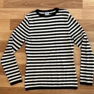 Size Large - Black & White Stripe - Light weight knit sweater